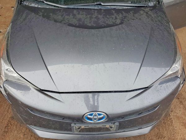 2016 TOYOTA PRIUS — Engine bay