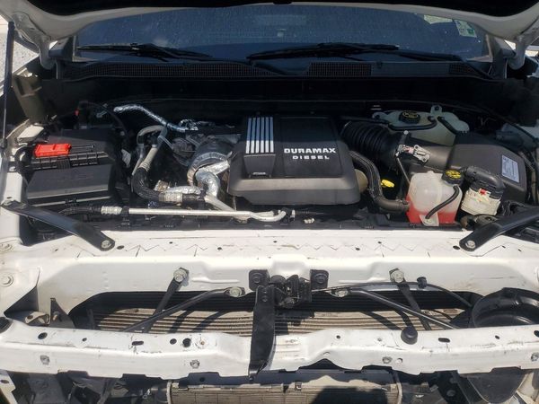 2021 CHEVROLET SILVERADO LTZ — Engine bay