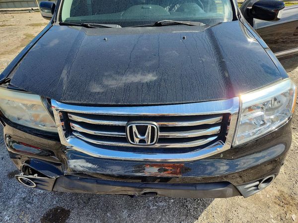 2012 HONDA PILOT TOURING — Engine bay