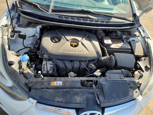 2016 HYUNDAI ELANTRA — Engine bay