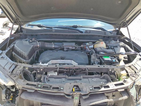 2019 CHEVROLET BLAZER 1LT — Engine bay