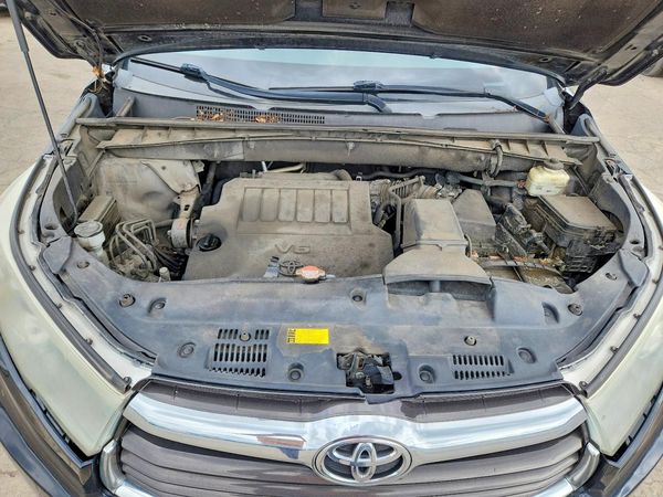2016 TOYOTA HIGHLANDER Base/Hybrid — Engine bay