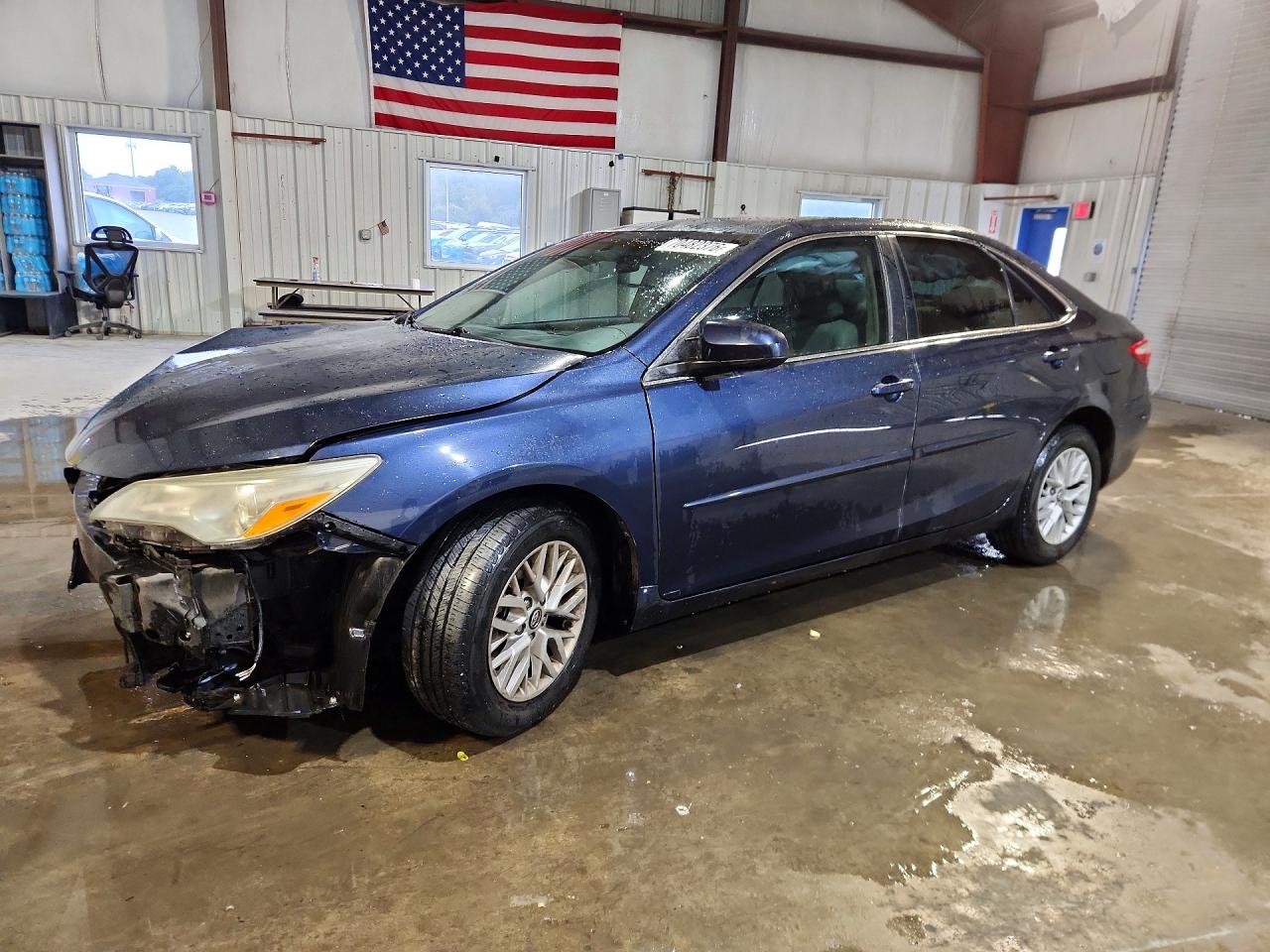 2016 TOYOTA CAMRY — Front 3/4