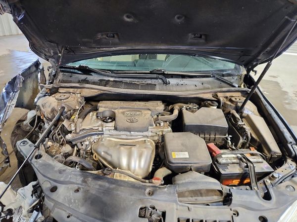 2016 TOYOTA CAMRY — Engine bay