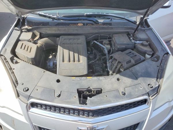 2015 CHEVROLET EQUINOX 1LT — Engine bay