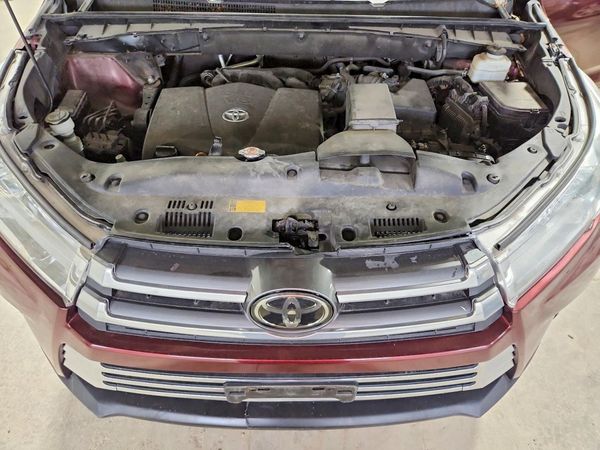 2019 TOYOTA HIGHLANDER Ltd/Ltd Platinum — Engine bay