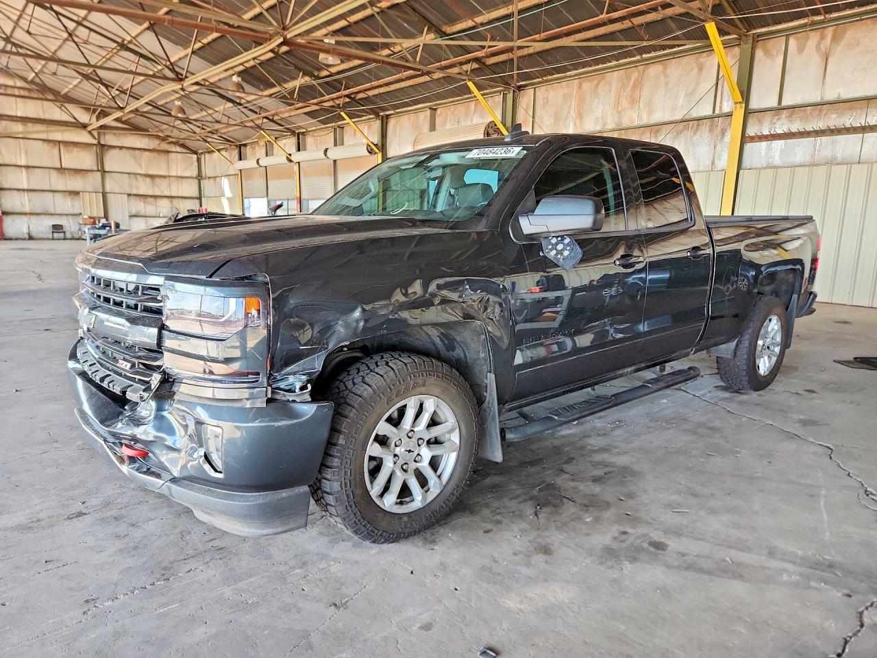 2017 CHEVROLET SILVERADO LT — Front 3/4