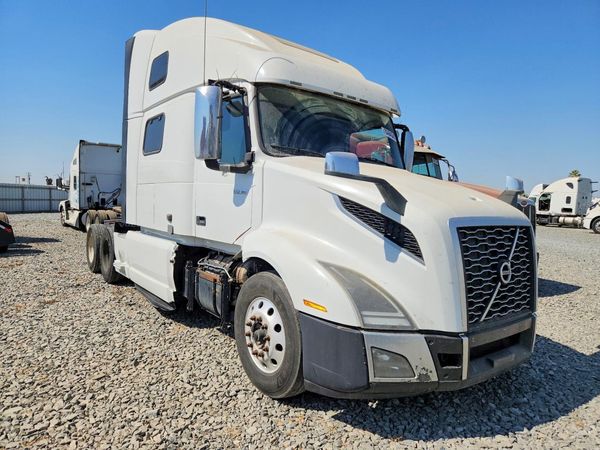 2021 VOLVO VNL — Passenger 3/4