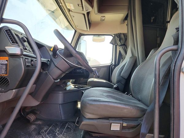 2021 VOLVO VNL — DENT