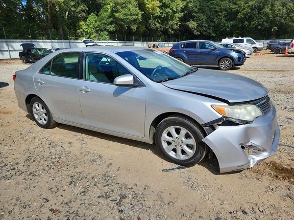 2014 TOYOTA CAMRY — Passenger 3/4