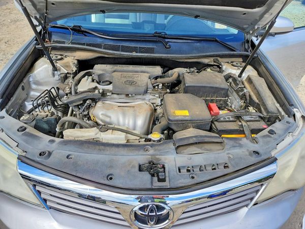 2014 TOYOTA CAMRY — Engine bay