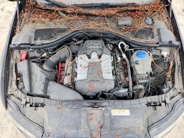 2012 AUDI A6 quattro Premium Plus — Engine bay