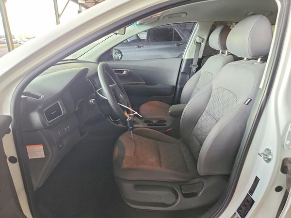 2019 KIA NIRO — DENT