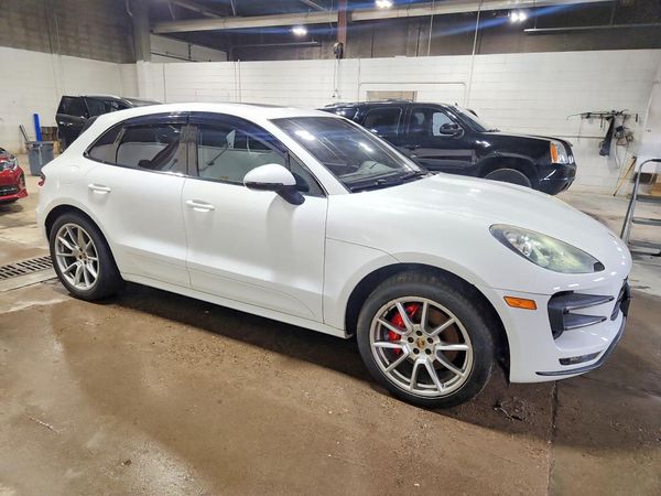 2015 PORSCHE MACAN — Passenger 3/4