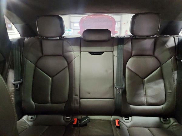 2015 PORSCHE MACAN — SUVN