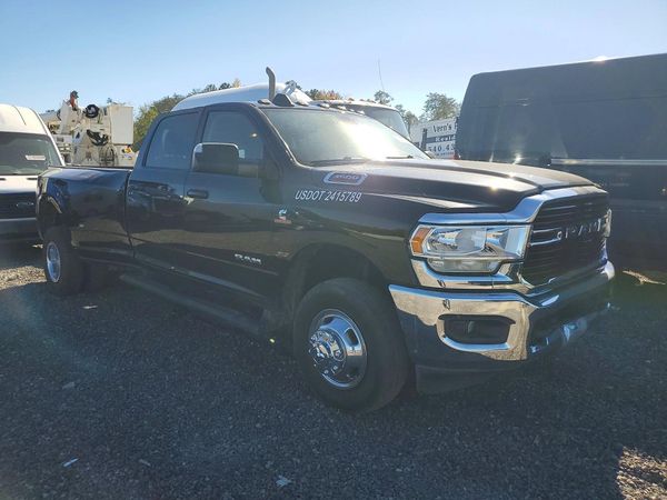 2020 RAM 3500 Big Horn — Passenger 3/4