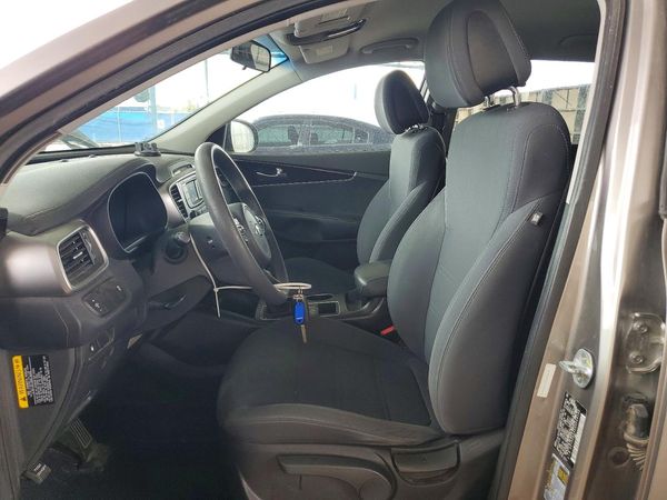 2016 KIA SORENTO L / LX — DENT