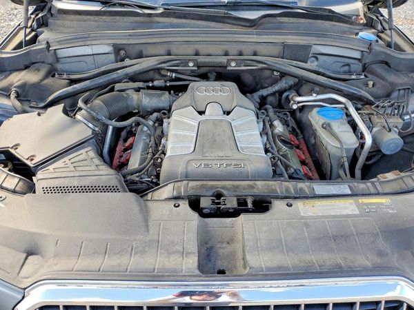 2013 AUDI Q5 Premium Plus — Engine bay