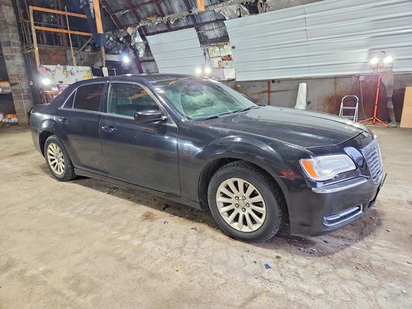 2014 CHRYSLER 300 — Passenger 3/4