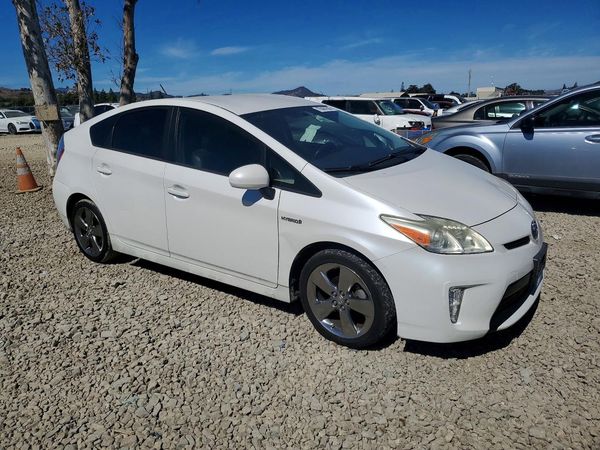2013 TOYOTA PRIUS — Passenger 3/4