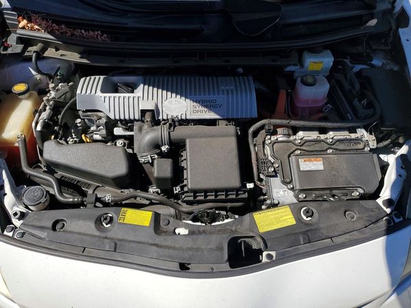 2013 TOYOTA PRIUS — Engine bay
