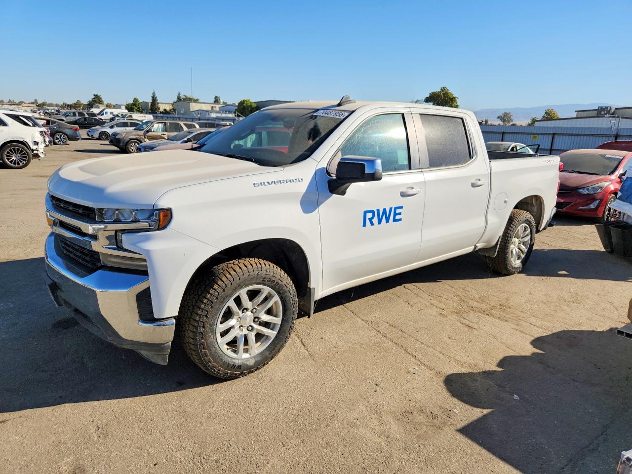 2019 CHEVROLET SILVERADO LT — Front 3/4