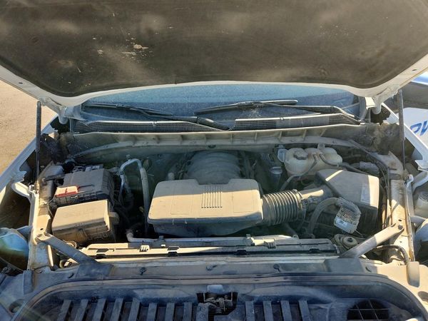 2019 CHEVROLET SILVERADO LT — Engine bay