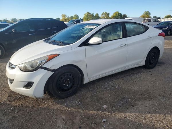 2013 HYUNDAI ELANTRA — Front 3/4