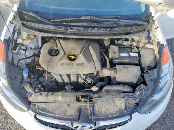 2013 HYUNDAI ELANTRA — Engine bay