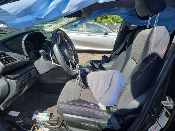 2019 SUBARU CROSSTREK Premium — DENT