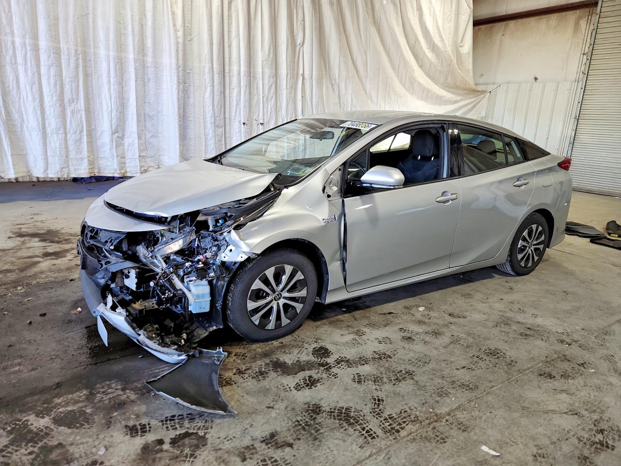 2020 TOYOTA PRIUS — Front 3/4