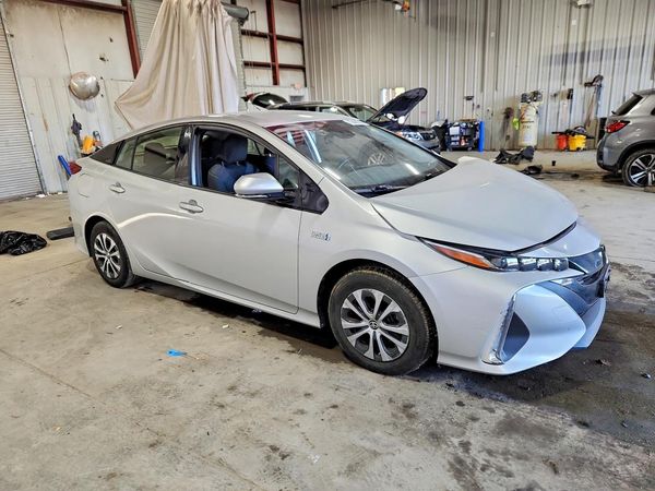 2020 TOYOTA PRIUS — Passenger 3/4