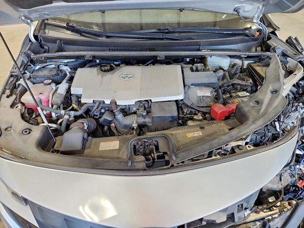 2020 TOYOTA PRIUS — Engine bay
