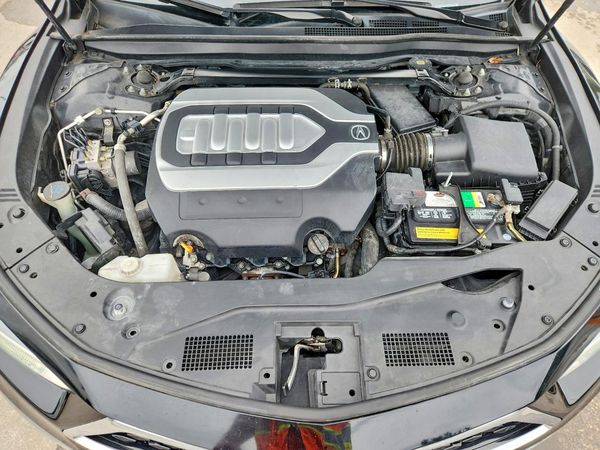 2018 ACURA RLX Technology Package — Engine bay