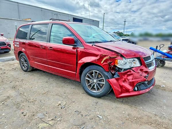 2016 DODGE GRAND CARAVAN SXT — Passenger 3/4