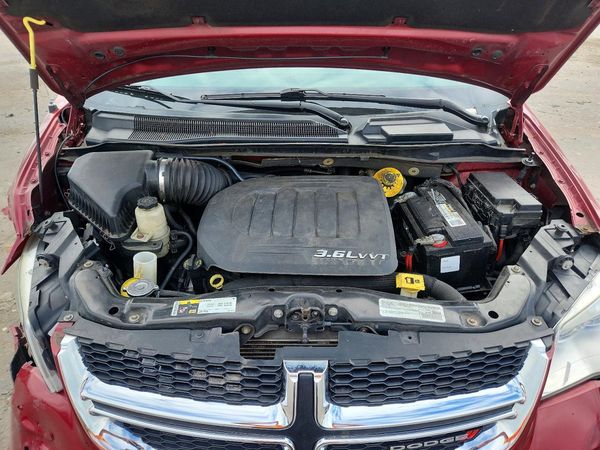 2016 DODGE GRAND CARAVAN SXT — Engine bay