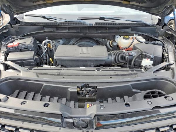 2023 CADILLAC ESCALADE Premium Luxury Platinum — Engine bay