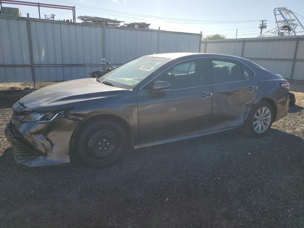 2018 TOYOTA CAMRY L/LE/SE/XLE — Front 3/4