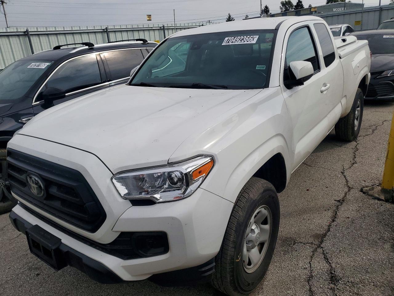 2022 TOYOTA TACOMA SR5 — Front 3/4
