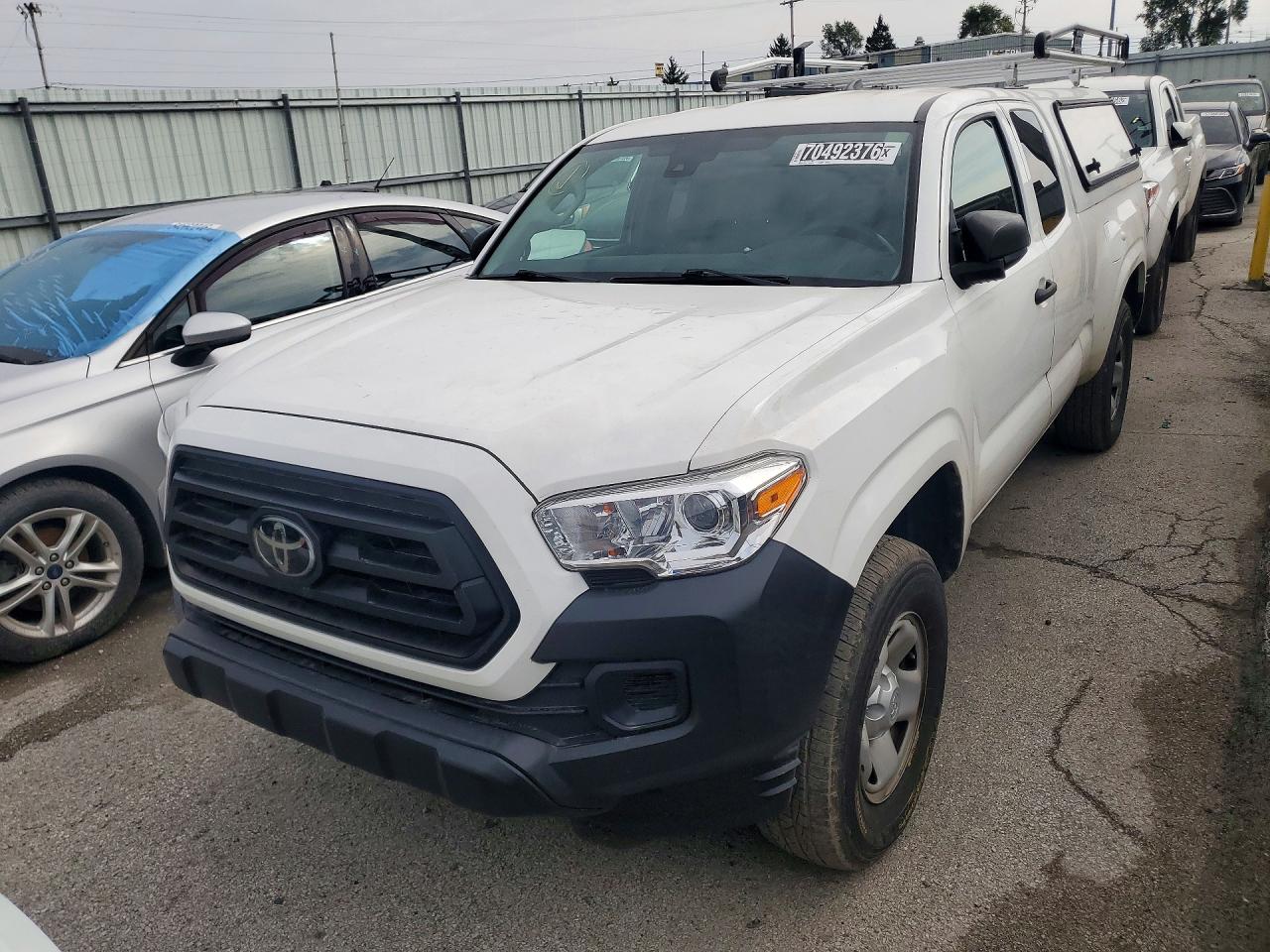 2022 TOYOTA TACOMA SR5 — Front 3/4