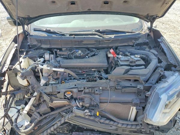 2020 NISSAN ROGUE — Engine bay