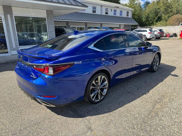 2019 LEXUS ES