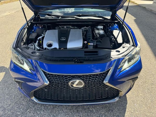 2019 LEXUS ES