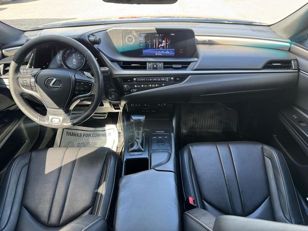 2019 LEXUS ES