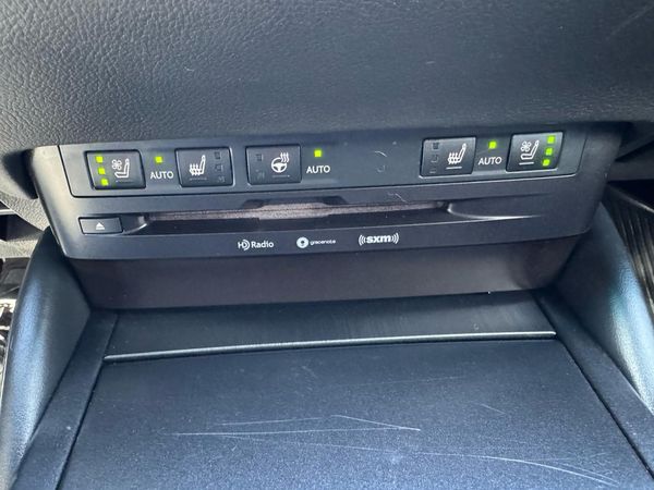 2019 LEXUS ES
