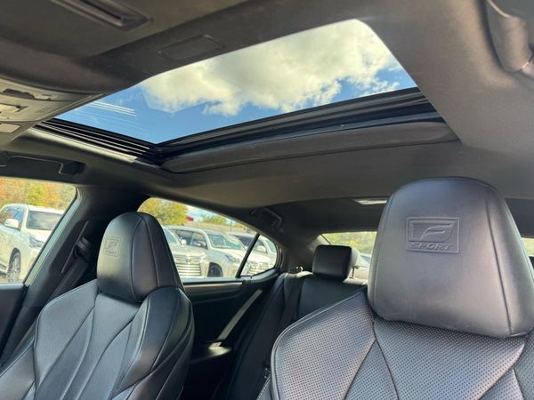 2019 LEXUS ES