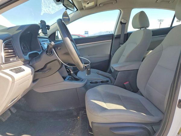 2017 HYUNDAI ELANTRA SE Base — DENT