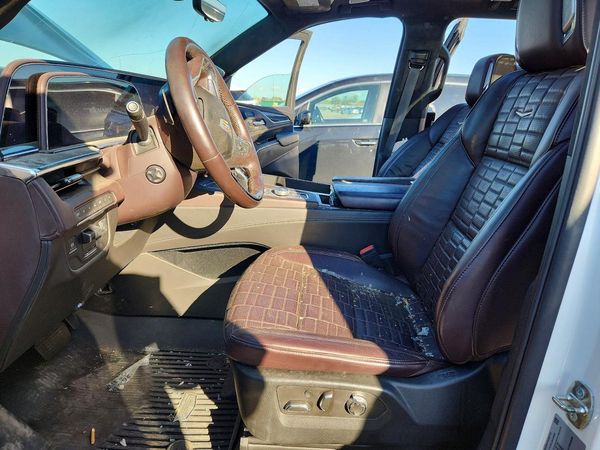 2022 CADILLAC ESCALADE Premium Luxury Platinum — DENT