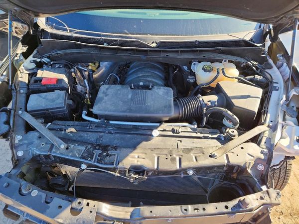 2022 CADILLAC ESCALADE Premium Luxury Platinum — Engine bay