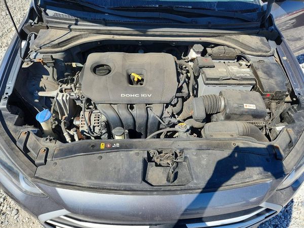 2017 HYUNDAI ELANTRA — Engine bay